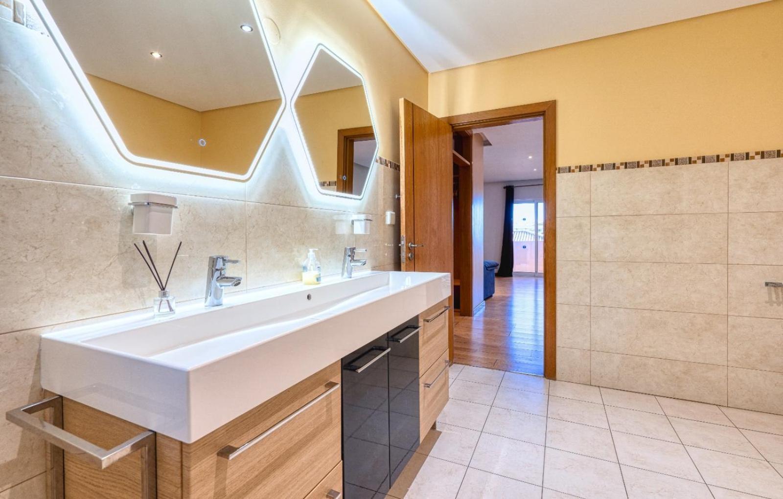 Full Private 300Sqm Villa Jacuzzi Heated Pool Ideal & Quiet Location アルブフェイラ エクステリア 写真