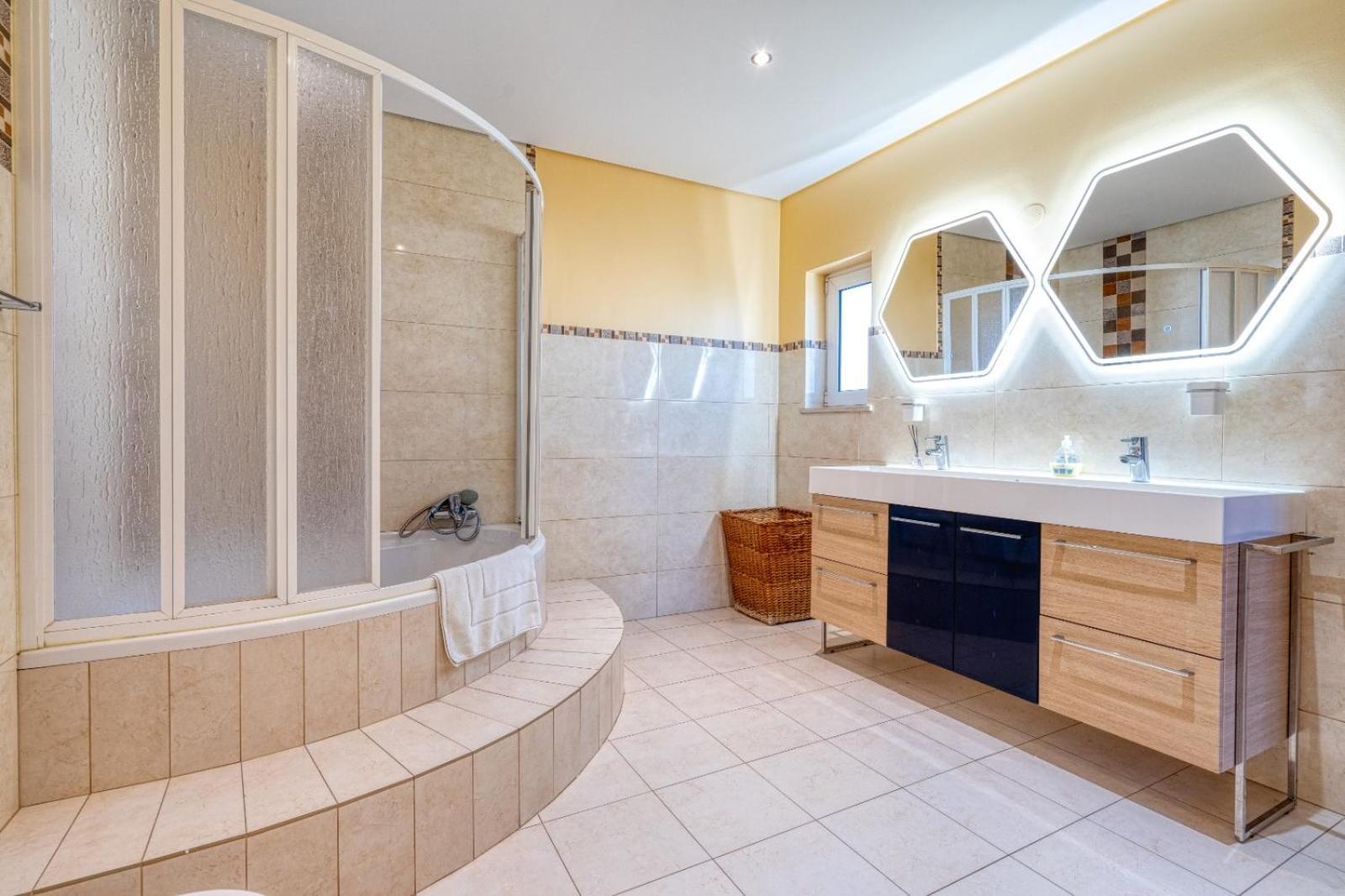 Full Private 300Sqm Villa Jacuzzi Heated Pool Ideal & Quiet Location アルブフェイラ エクステリア 写真